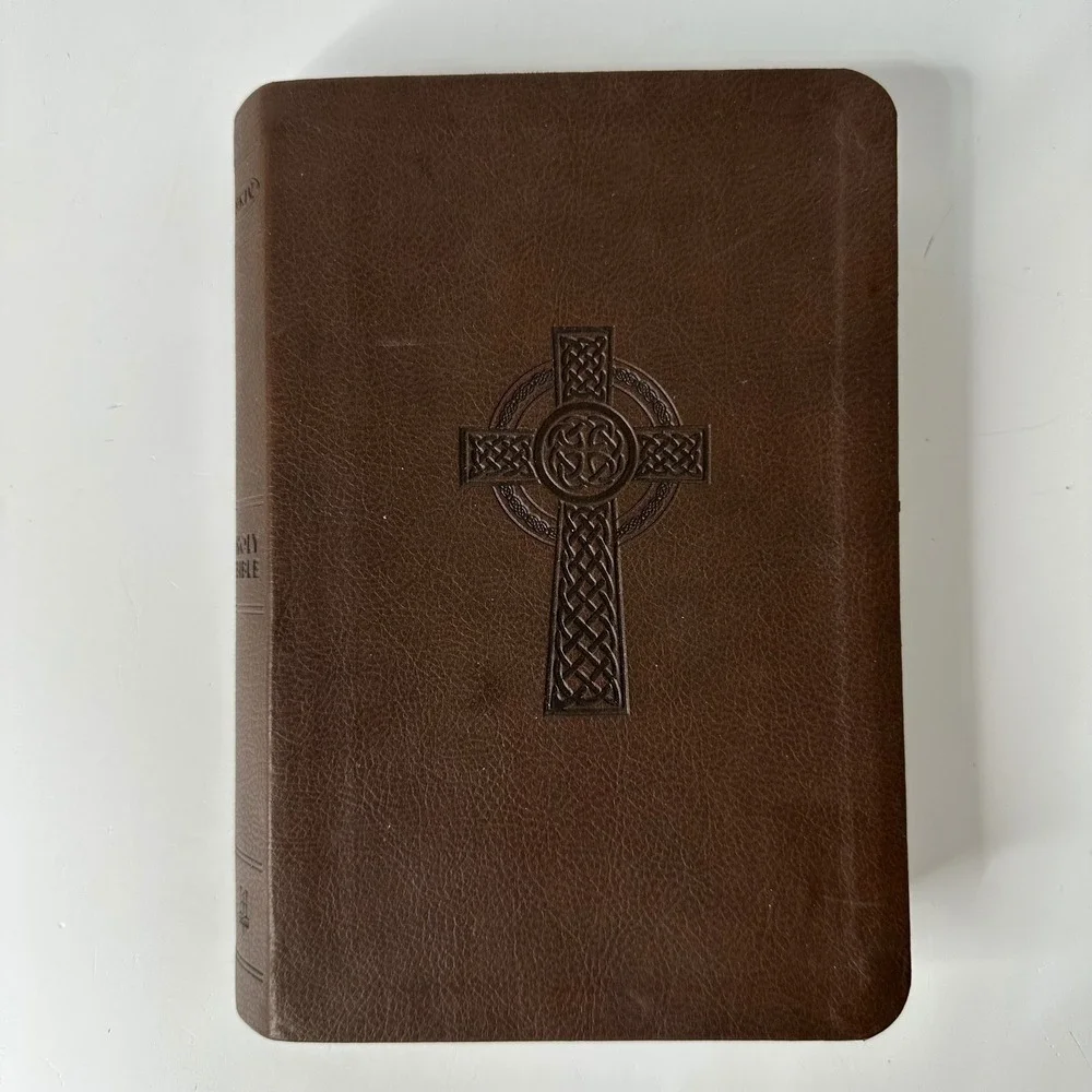 NKJV Holy Bible New King James Version Brown Imitation Leather Holman 2013